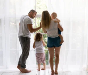 Familia en su vivienda nueva en San Felipe